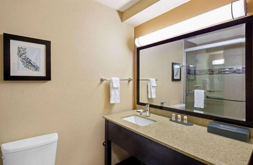 Southwest Berkeley Hotel | University Inn & Suites Berkeley