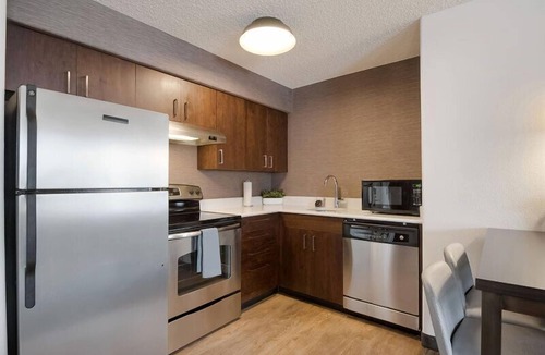 Reno/Tahoe Airport Hotel | Unwind and Relax! Spacious Unit w/Full Kitchen, Pet-friendly, Free Breakfast!