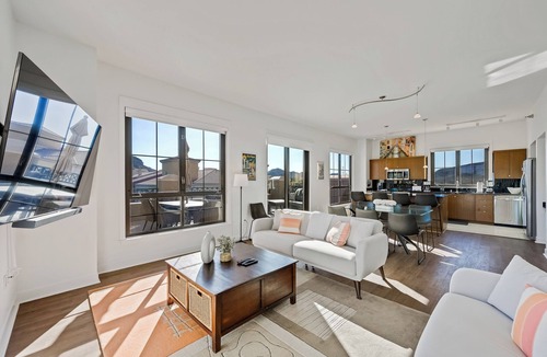 Lake Las Vegas Condo | Unwind in a luxurious 2BR penthouse on the shores of Lake Las Vegas