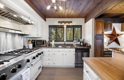Tahoe Village House | Updated 3BR/2BA Ski & Hiking townhome near Heavenly!