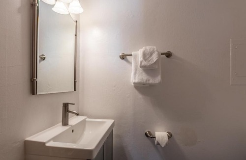 Mammoth Lakes House | Updated 5 Bedroom 3 bathroom townhome Slopeside at 1849 Condos 671 sleeps 10