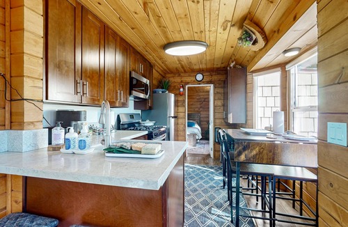 Cedar Glen Cabin | Updated Cabin w/Washer/Dryer & WiFi, Close To Lake, Shopping, and Hiking