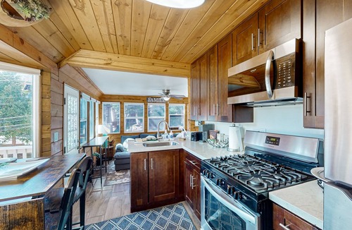 Cedar Glen Cabin | Updated Cabin w/Washer/Dryer & WiFi, Close To Lake, Shopping, and Hiking