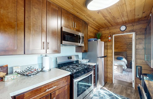 Cedar Glen Cabin | Updated Cabin w/Washer/Dryer & WiFi, Close To Lake, Shopping, and Hiking