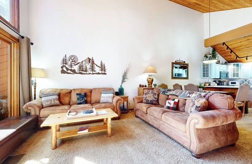 Mammoth Lakes Condo | Updated & Large, Near Golf Course! Gas Grill & Deck. Forested Quiet Location