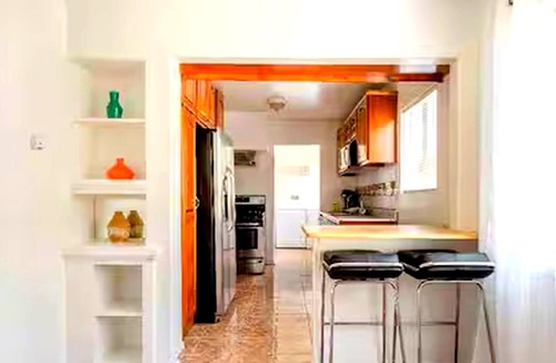 Mid City House | Updated Mid City 1 Bedroom w Den Private LA Home