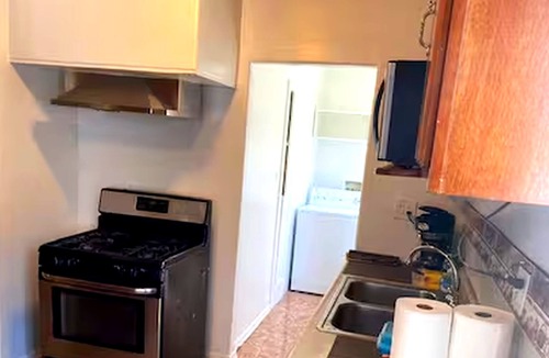 Mid City House | Updated Mid City 1 Bedroom w Den Private LA Home