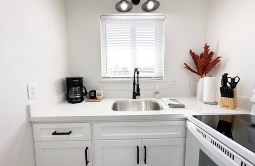 Salida Apartment | Updated studio in Salida ca. HWY 99 located 1 mile away. Kaiser 2 mi away