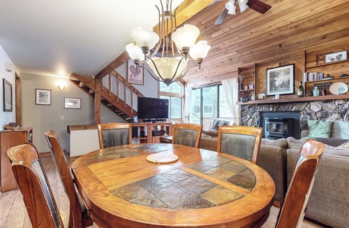 Mammoth Lakes Condo | Updated Townhome with Gas Grill, Centrally Located. Pool On-site