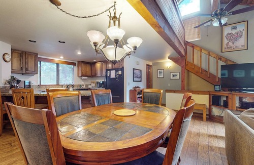 Mammoth Lakes Condo | Updated Townhome with Gas Grill, Centrally Located. Pool On-site