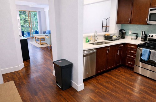 Westwood Apartment | Upscale 2BR/2BA Wilshire Corridor 30+ Nights Pool, Concierge & Fast WiFi