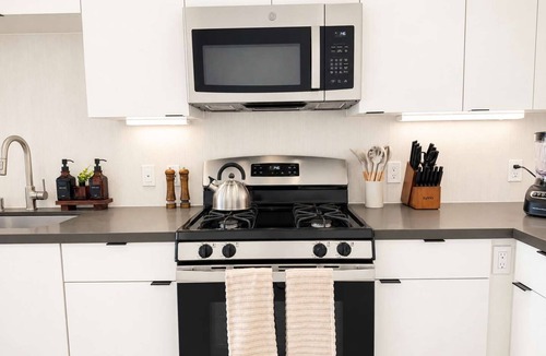 Lyon Street Apartment | Upscale Apartment 10 Min to Disneyland | Pool & Gym