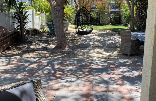 Old Towne House | Upscale, Family Friendly Coastal Retreat. 2 Blocks from So Cal’s, Seal Beach