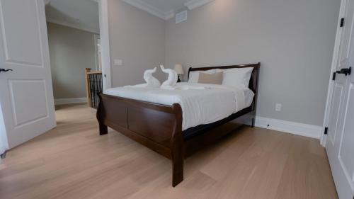 Pickering Villa | Upscale Pickering Escape Near Lake & Dining
