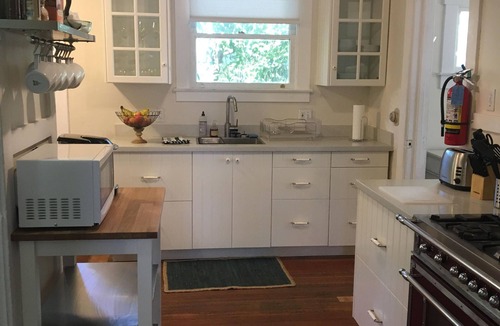 Fairfax Apartment | Upstairs private apartment in duplex home near town!