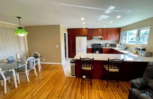 El Monte House | Urban 3-Bedroom House Newly Remodeled with WiFi, AC, PPV TV in lovely El Monte