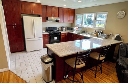 El Monte House | Urban 3-Bedroom House Newly Remodeled with WiFi, AC, PPV TV in lovely El Monte