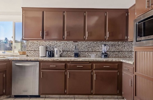 Greenacres House | Urban Escape! Massive home in Central Bakersfield!