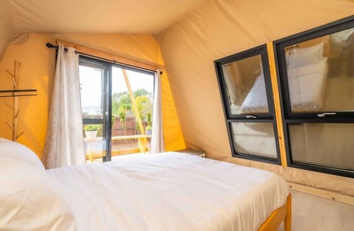 Bonita Cabin | Urban Glamping Oasis: Comfort & Adventure Combined