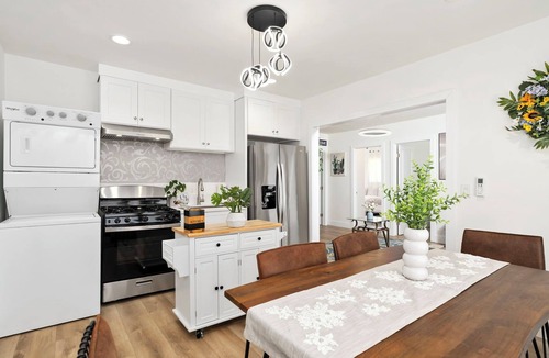 Midway City House | Urban Lotus Escape - Large Yard, Games, AC near Asian Garden Mall and Disneyland
