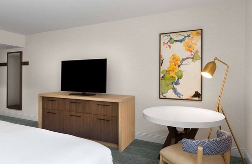 Milpitas Hotel | Vacation Day Is Always A Great Idea! w/Outdoor Pool, Near Pinewood Park!