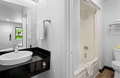 North Fremont Street Hotel | Vagabond Inn Monterey
