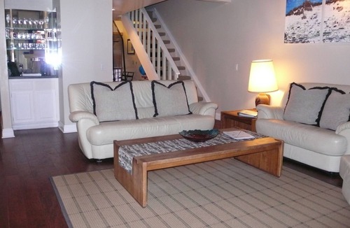 Mammoth Lakes Condo | Val D' Isere-Beautiful! - Ski In/Out! Condo.