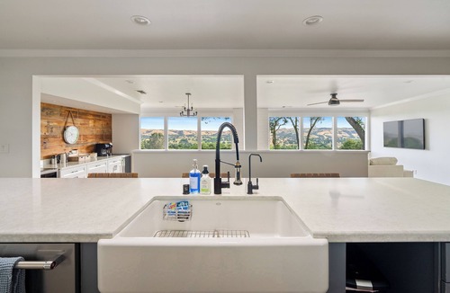 Atascadero House | Valley View | Hot Tub, Game Room, Fire pit, EV