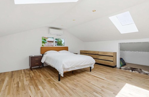 Van Nuys House | Van Nuys Home Sauna Game Room Sleeps 8 Colby & Conrad