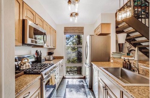 Lake Forest Cabin | Vaulted Ceilings + Cozy Layout | Walk to Beach + Downtown Close | Pinegrove