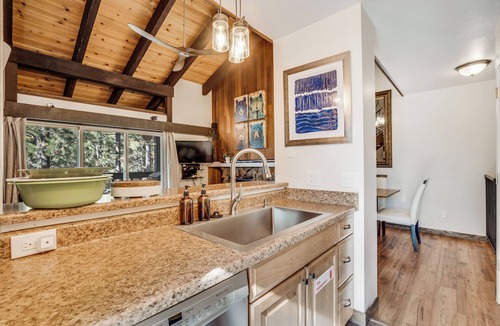 Lake Forest Cabin | Vaulted Ceilings + Cozy Layout | Walk to Beach + Downtown Close | Pinegrove