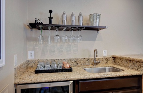 Spring Valley Villa | Vegas Mansion - Pool, Spa, Gym - 12 mins to Strip