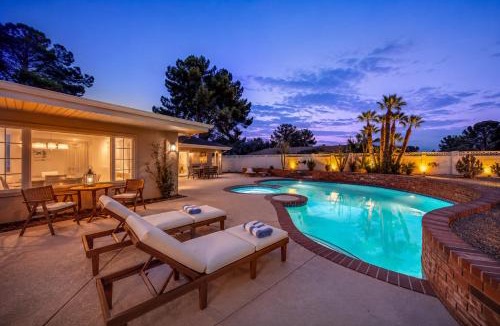 Royal Crest Rancheros Villa | Vegas Mansion: Pool, Spa, Sauna, Theatre, By STRIP