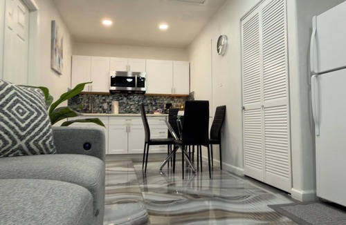 Paradise Apartment | “Vegas Oasis Retreat 1GB WiFi Private Patio Free Parking”Snacks!