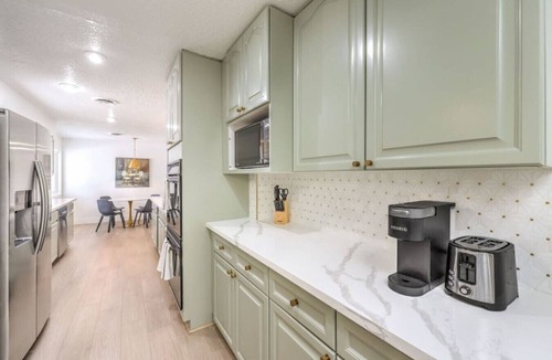 Royal Crest Rancheros Villa | Vegas Strip Pool Villa-4000sf, Spa, Sauna, Theater