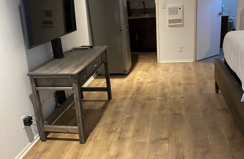 Venice Apartment | Venice Beach Studio Steps from the Ocean & Boardwalk