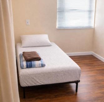 Los Angeles Hostel | Vernon Vibes
