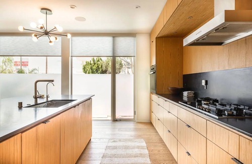 Venice House | VibeLoft - Modern Home with Rooftop & Spa