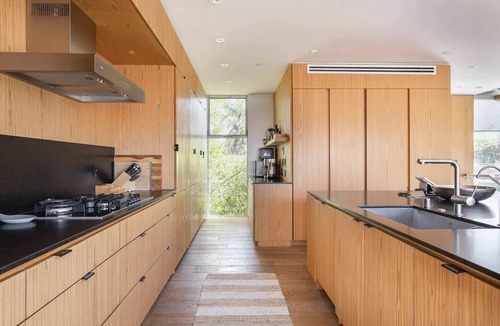 Venice House | VibeLoft - Modern Home with Rooftop & Spa