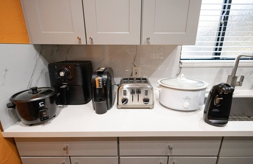 Baristo Condo | Vibrant Getaway Condo 1 mile from Downtown Palm Springs