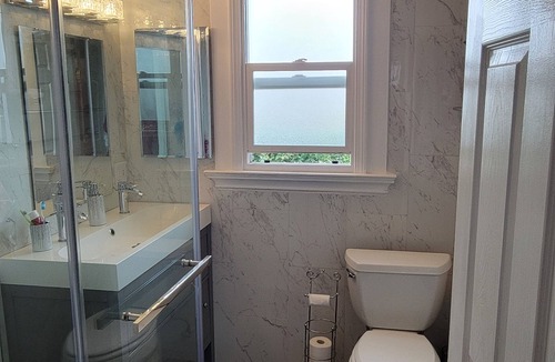Oak Center House | Victoria home near to downtown oakland!