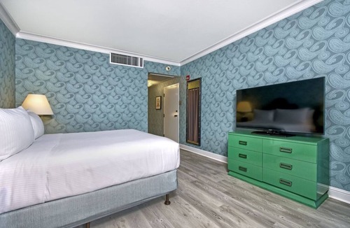 Downtown San Francisco Hotel | Victorian Charm, Rooftop Pool Access, Walk to Civic Attractions