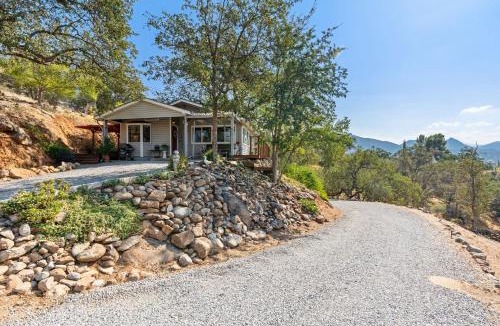 Kaweah House | Views, Hot Tub, Outdoor Shower, 15m from Sequoia