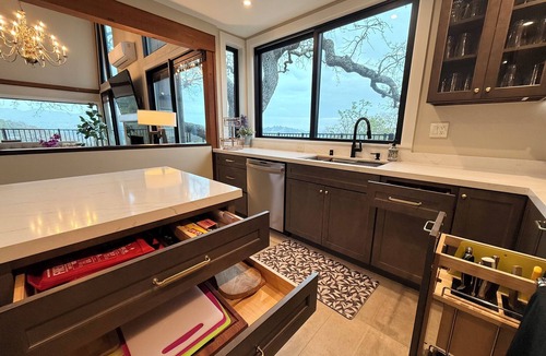 Los Ranchitos House | Views! Private&Spacious! 7BR+Loft, Sleeps 10-19, 21 with fee. 15min= SF,GGB,Napa