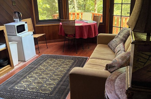 Larkspur Villa | Villa Aubergine in Kentfield - 2 beautiful bedrooms and a private bathroom