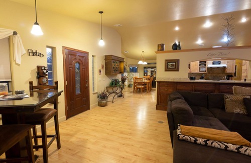 Pahrump House | VILLA DE FLORENZA custom home with pool and jacuzzi on fenced acre