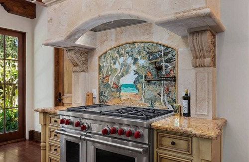 Montecito House | Villa Farfalla; Montecito villa near Butterfly Beach with 4 bedrooms, yard, grill.