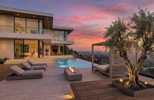 Trousdale Estates Villa | Villa Lisa By LuxJB 🏆 10 Bdr 20 Guests 🏆 Pickleball Court & Panoramic Views
