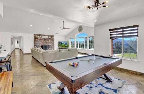 Oakhurst Villa | Villa near Yosemite & bass lake w/Hot Tub/EVcharge