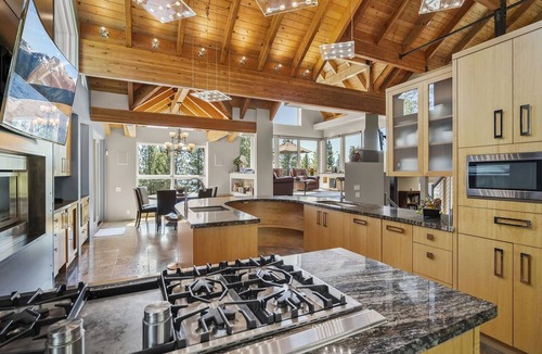 Incline Village House | Villa Pietra 4BR/4BA Incline Village Lake Views & Hot Tub